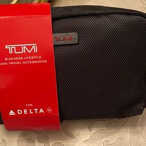 TUMI /Delta Airlines Men’s Black Toiletry Bag